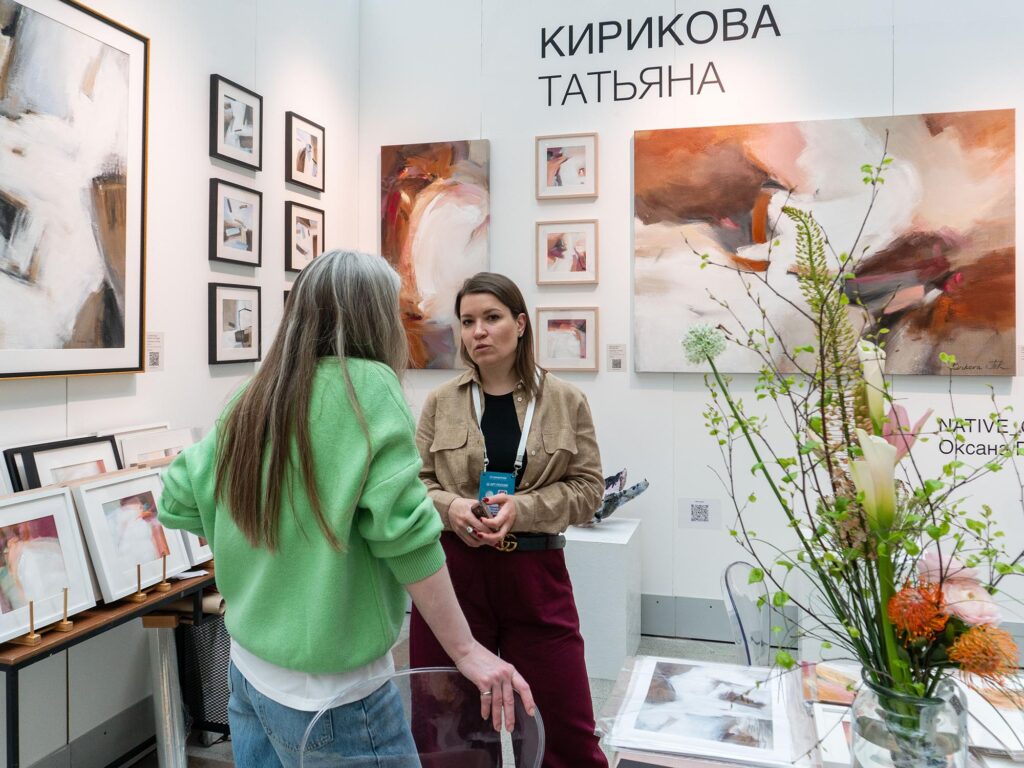 художник-абстракционист, выставка современных картин